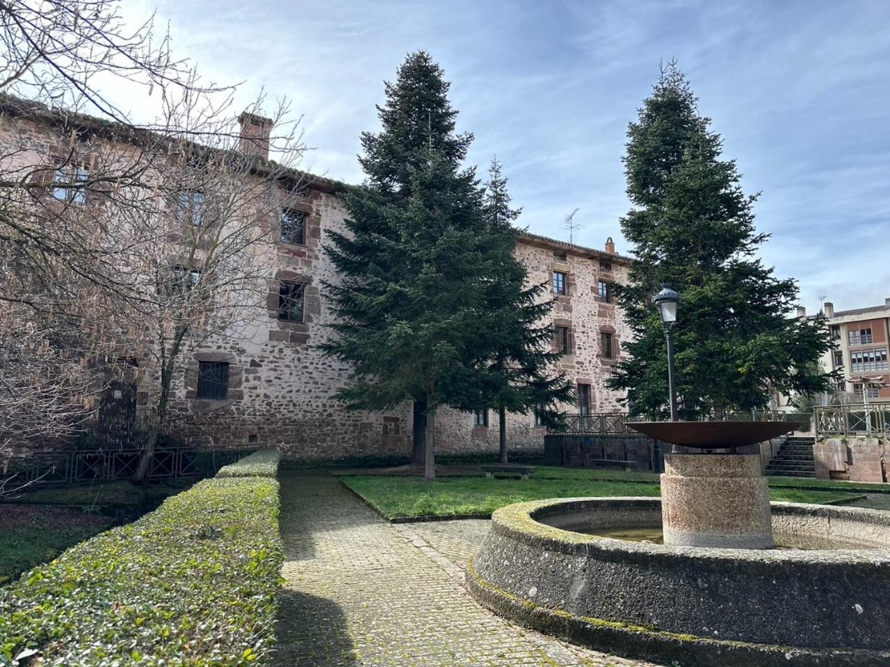 Hotel Y Albergue Real Fabrica De Ezcaray Extérieur photo